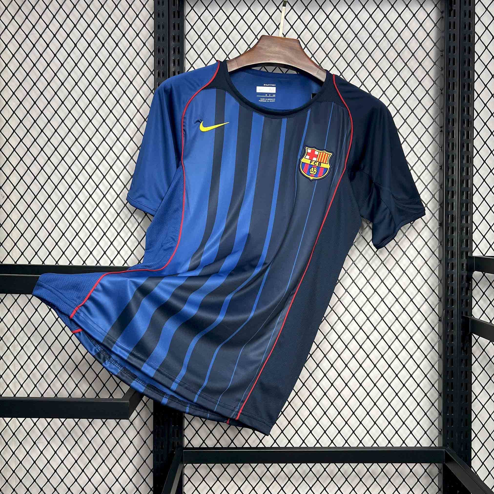 Barcelona 04/05 Away