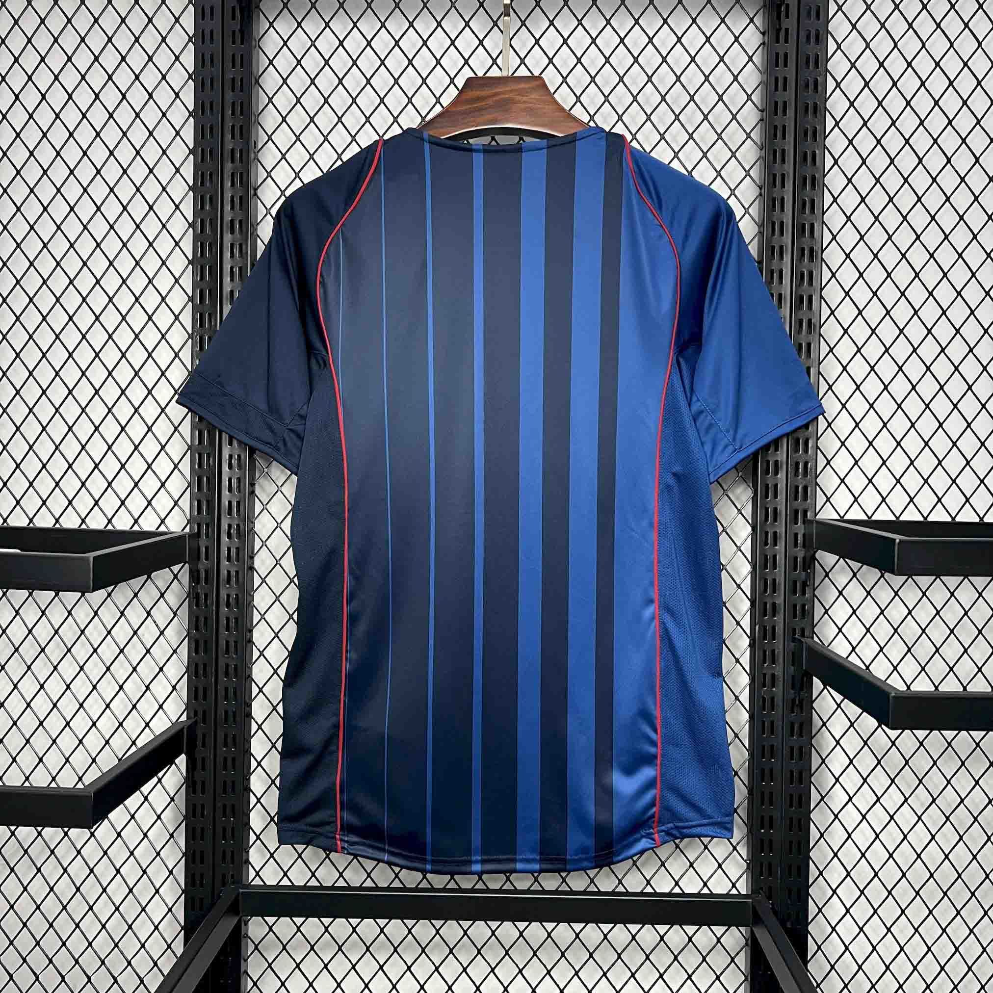 Barcelona 04/05 Away