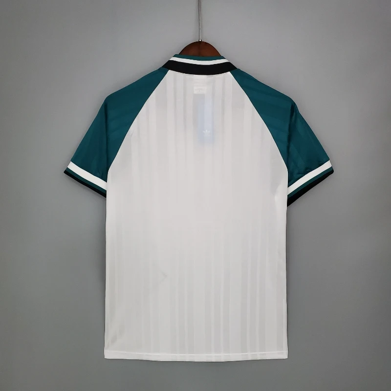 Liverpool 93-95 Away